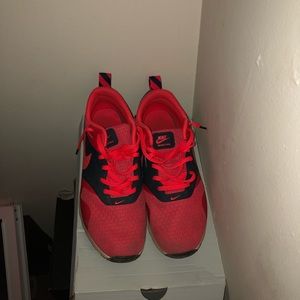 Coral Nike Air Tavas